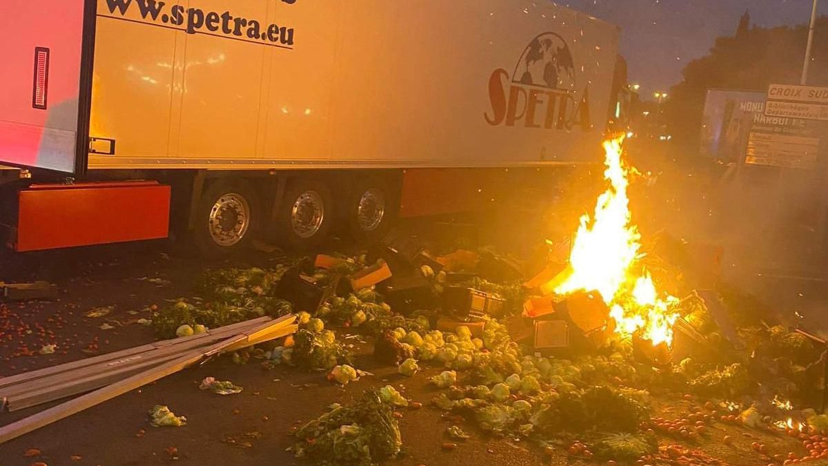 Protestující francouzští zemědělci zničili část zboží v českém kamionu